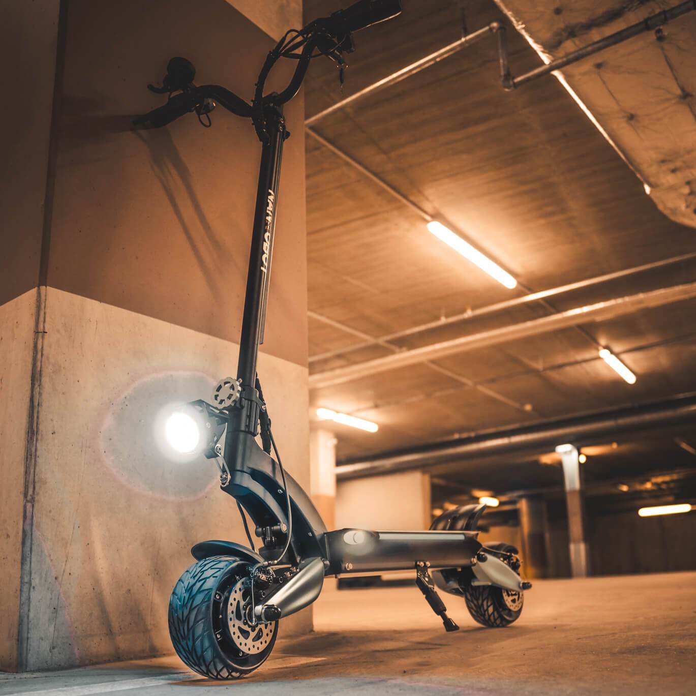 NANROBOT Lightning 2.0 48V/18Ah 1600W Electric Scooter